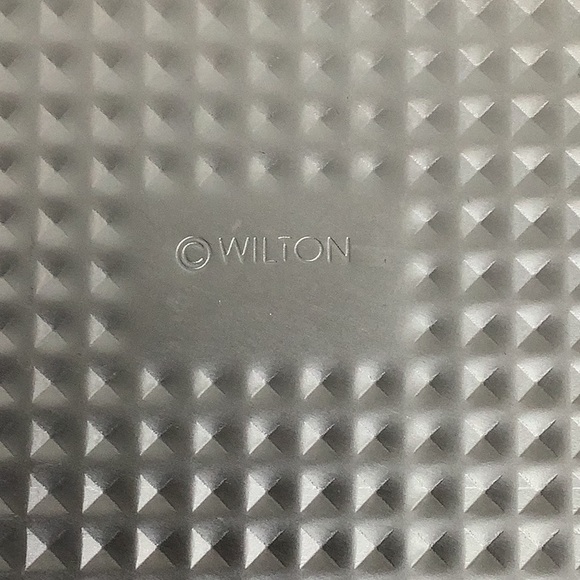 Wilton Aluminum 6 inch Springform Pan (Bundle of 3) - Picture 2 of 7